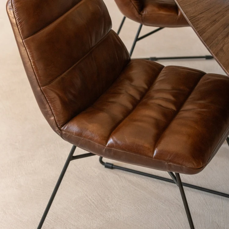 Chaise en cuir