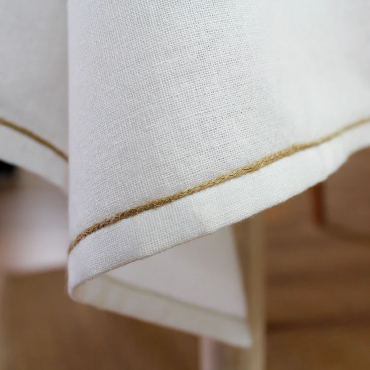 Nappe unie avec feston en jute