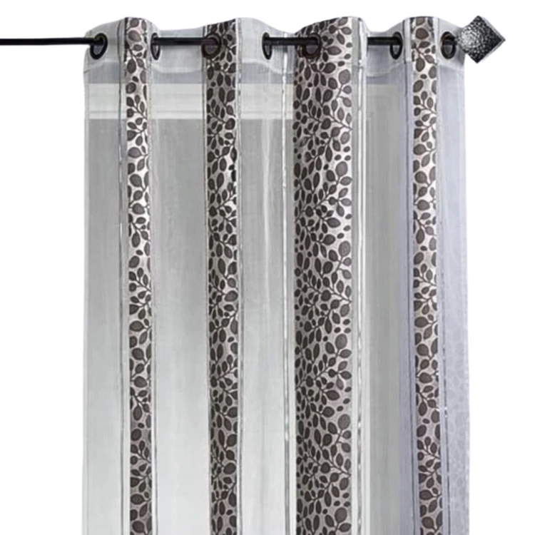 Organzavorhang mit einem Jacquard Blumenmotiv