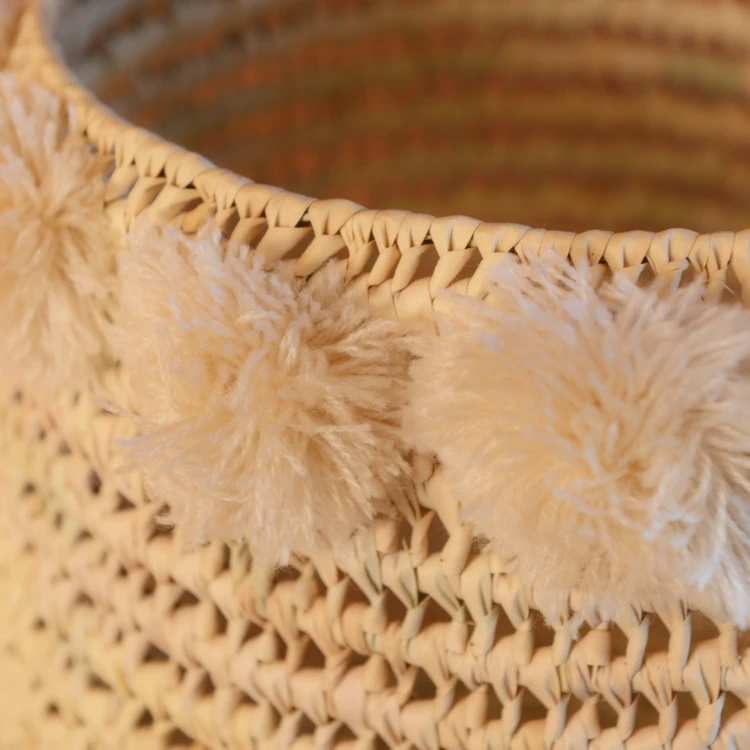 Cache-pot tressé avec pompons