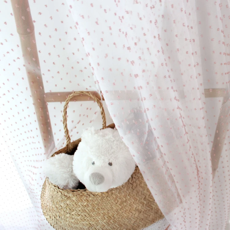 Voilage plumetis en organza avec œillets