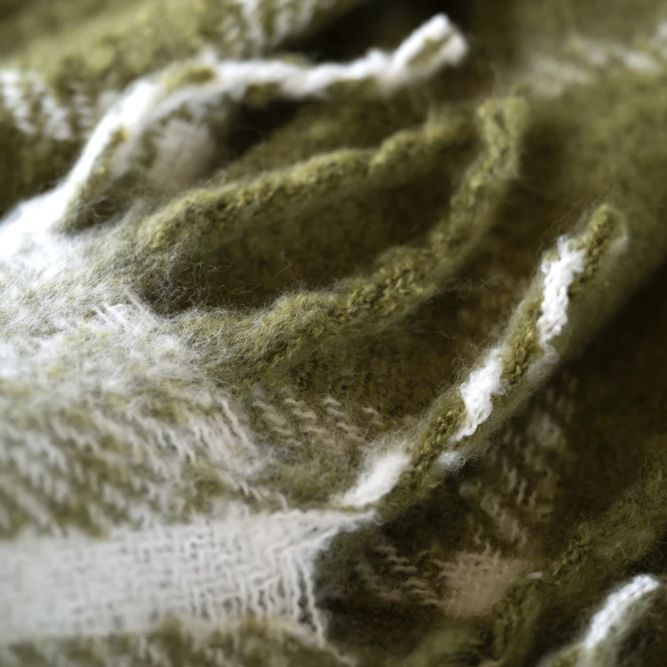 Geruite plaid met mohair-look en franjes