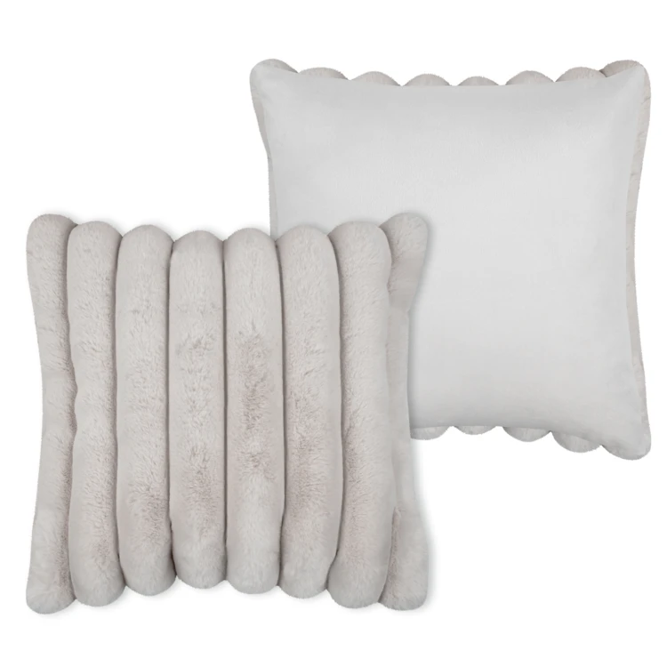 Coussin en fausse fourrure ultra douce à bandes