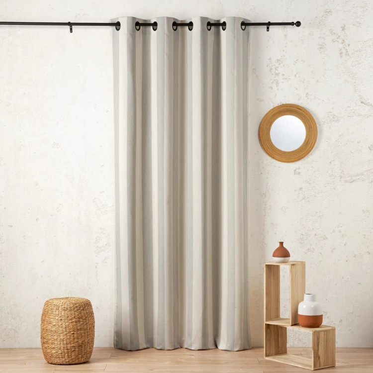 Rideau à rayures verticales en armure satin avec œillets