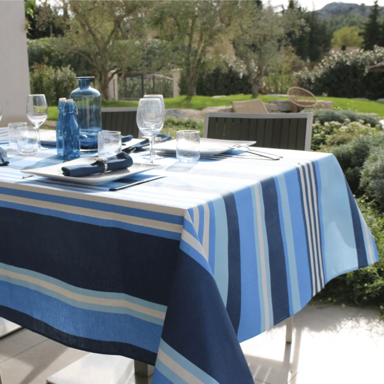 Nappe plastifiée à rayures extérieure