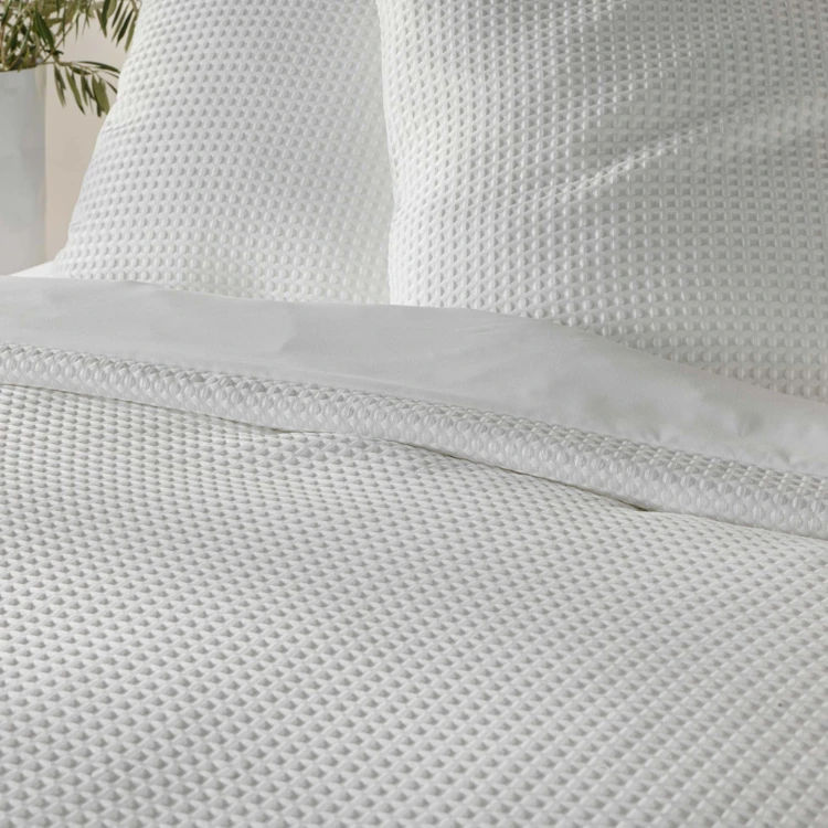 Parure de lit en microfibre gaufrée motif nid d’abeille