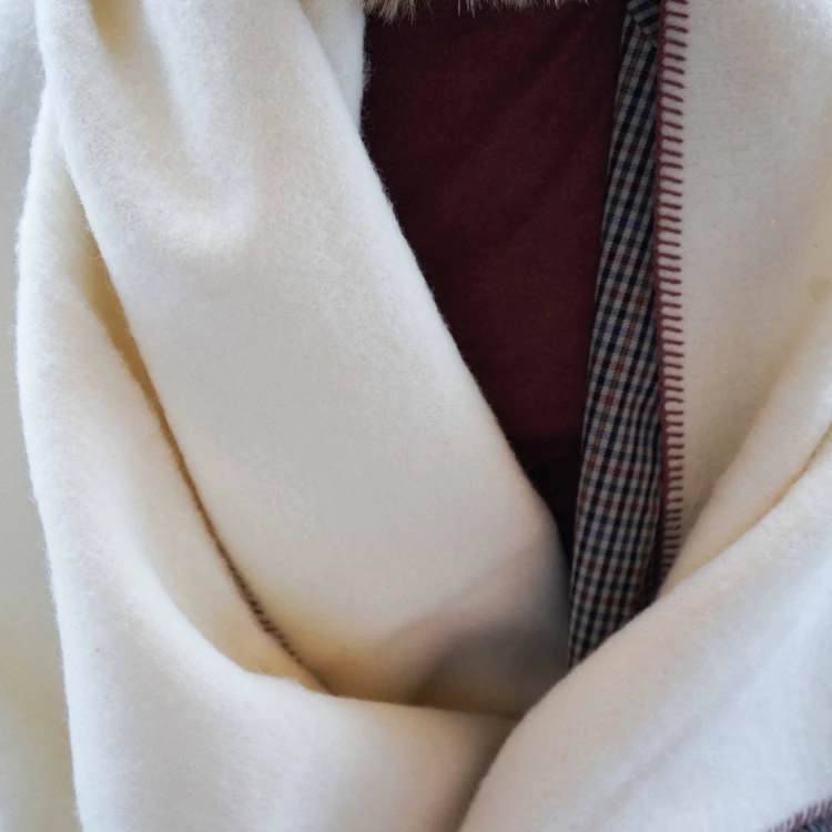 Couverture pure laine vierge naturelle finition point de cheval