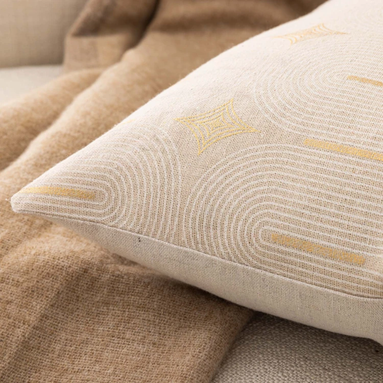 Cojín desenfundable de policotón con estampado metalizado