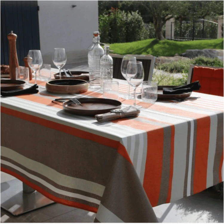Nappe plastifiée à rayures extérieure