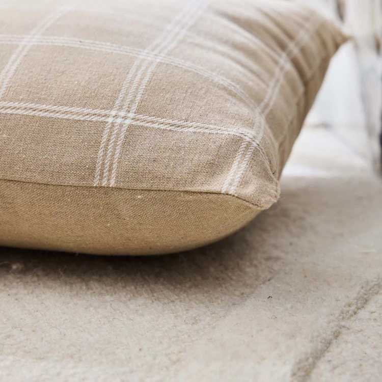 Coussin déhoussable à carreaux en poly-coton tissé