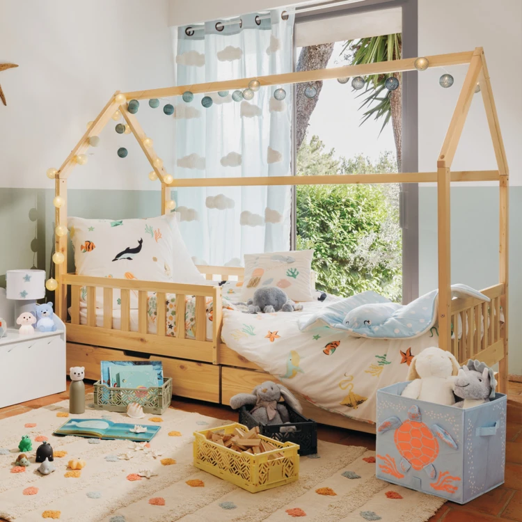 Lit cabane enfant en bois avec rangements intégrés