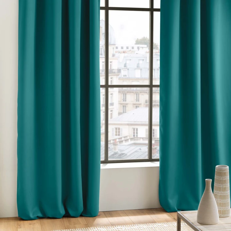 Rideau occultant uni à oeillets