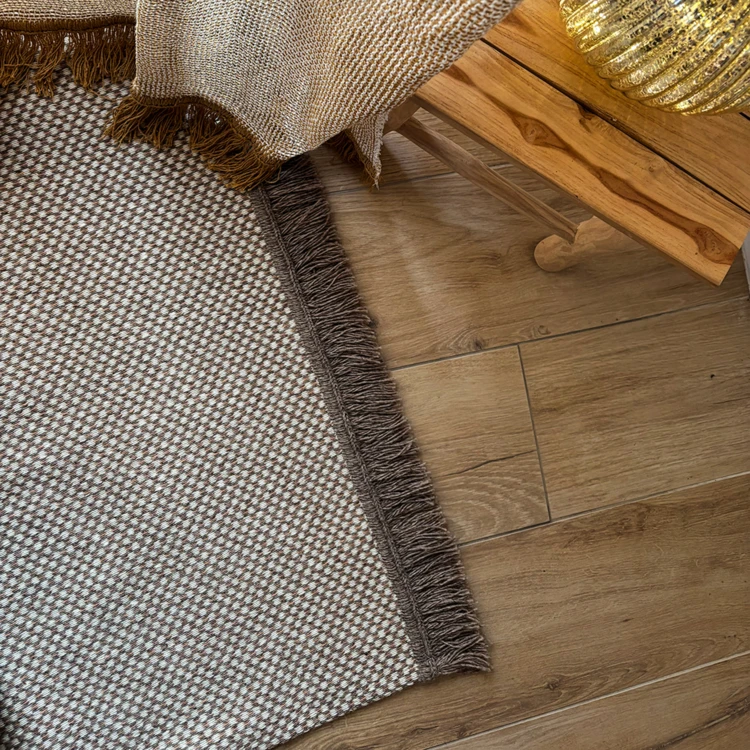 Tapete de lã e algodão com padrão geométrico