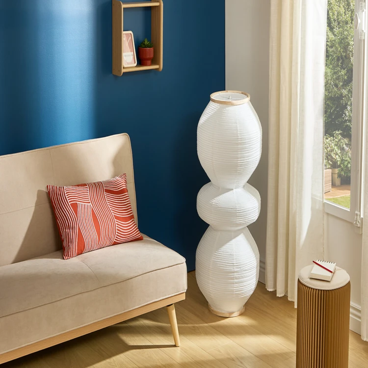 Lampadaire sculptural en papier avec double éclairage