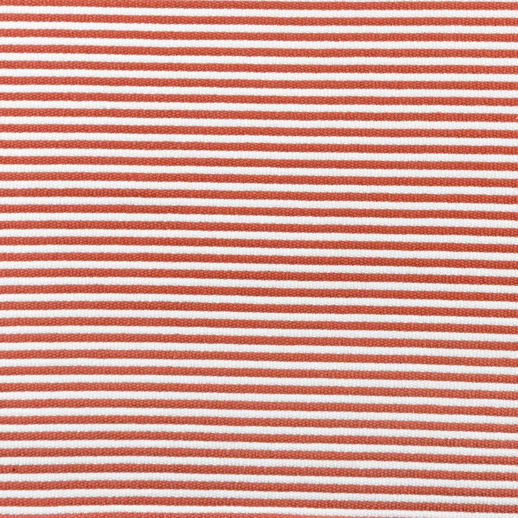 Coussin rayé à pompons