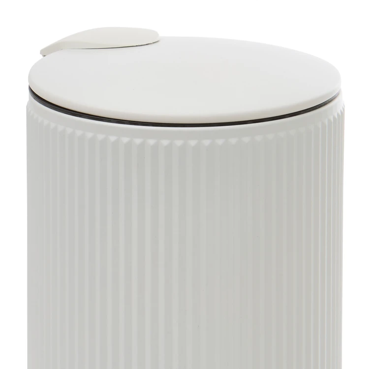 Poubelle de salle de bain à pédale avec fermeture soft close