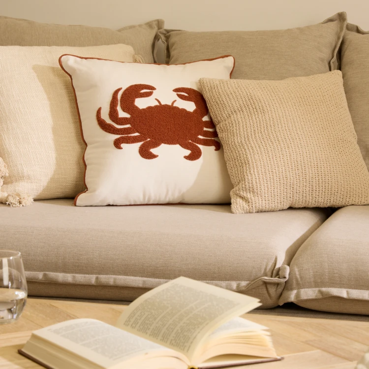 Coussin crabe brodé en coton