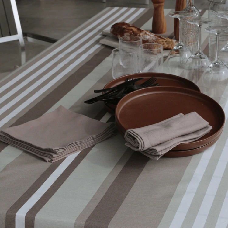 Nappe plastifiée à rayures extérieure