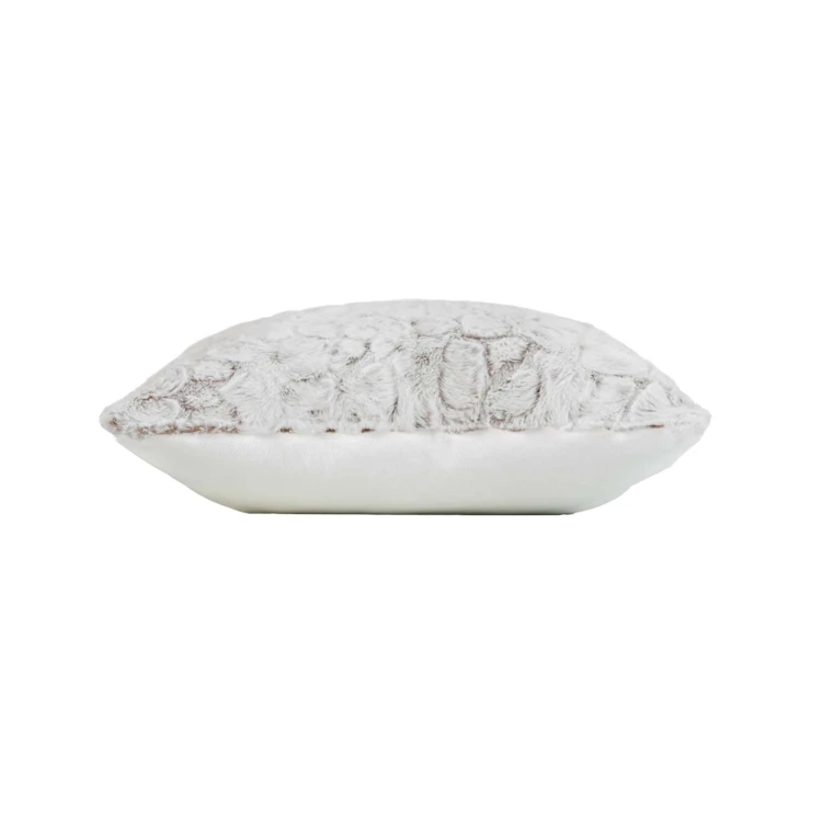 Coussin imitation fourrure