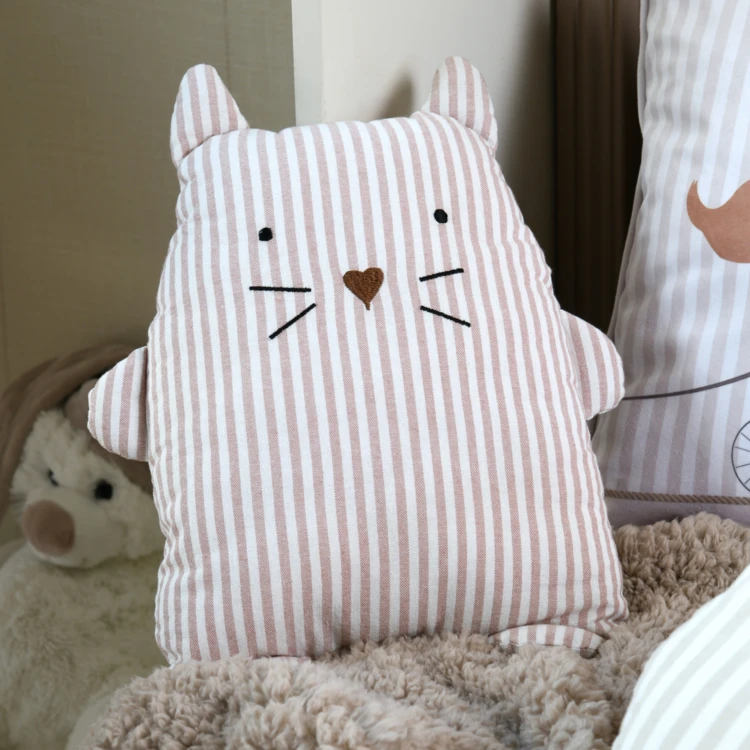 Cojín en forma de gato a rayas