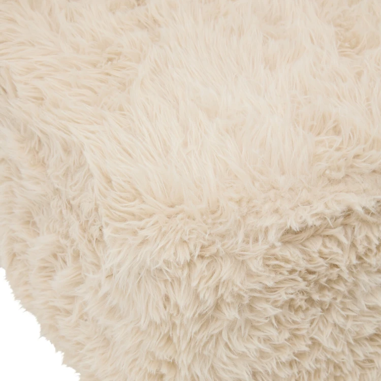 Pouf carré à poils longs avec pieds en pin