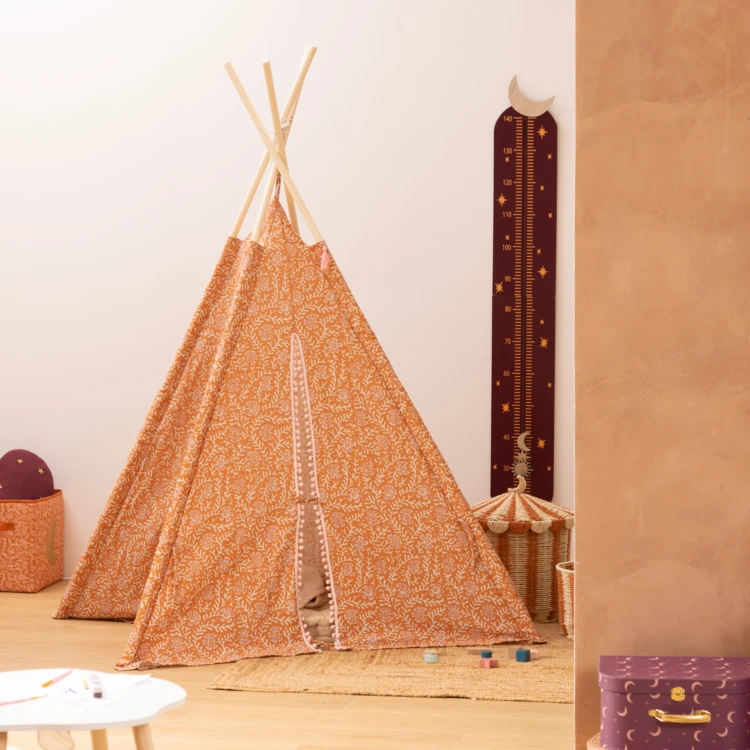 Tipi enfant avec tissu décoratif et structure en bois
