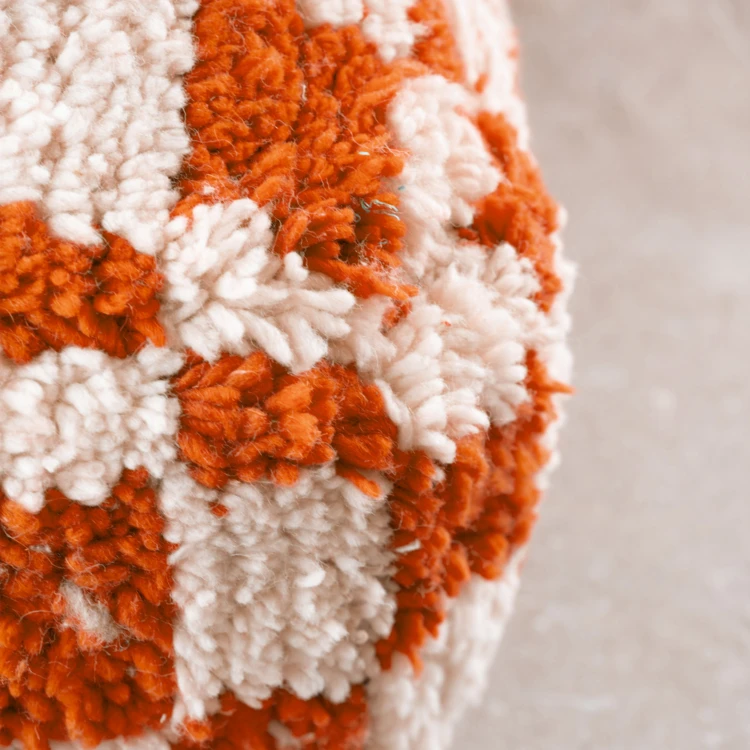 Pouf damier en laine avec garnissage