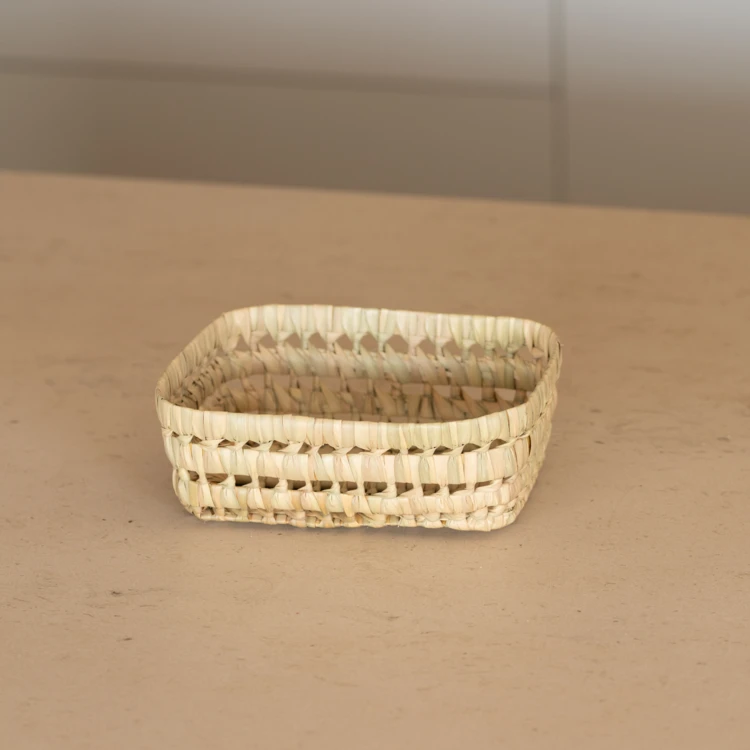 Panier rectangle en feuille de palmier