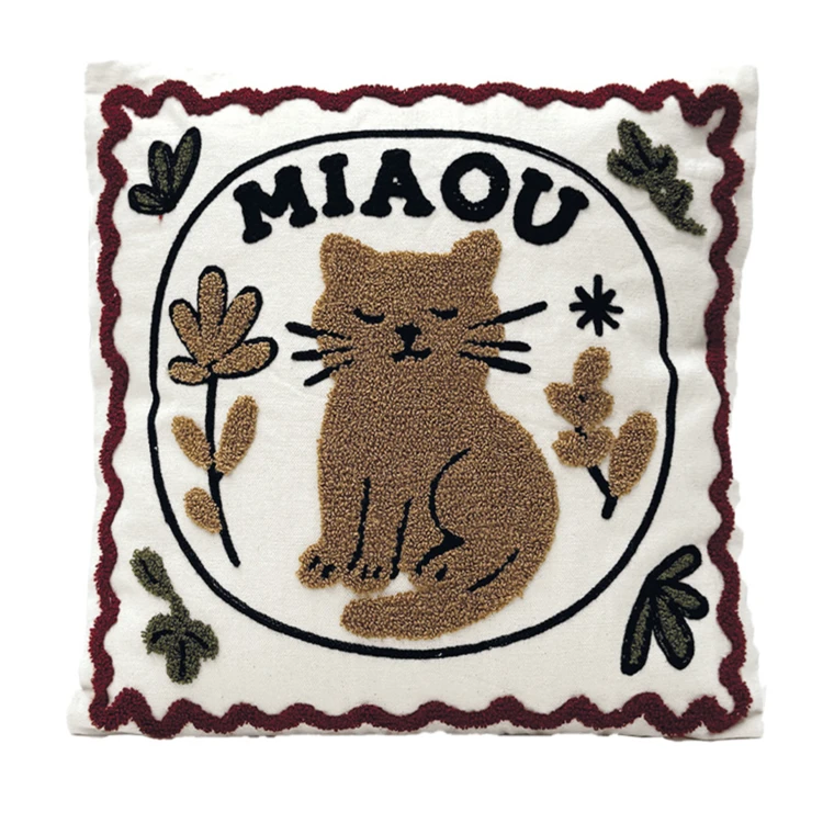 Coussin brodé motif chat décoratif