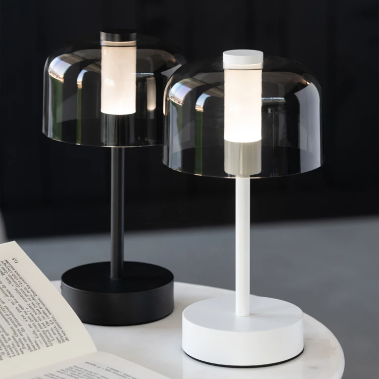 Lampe de table LED sans fil design