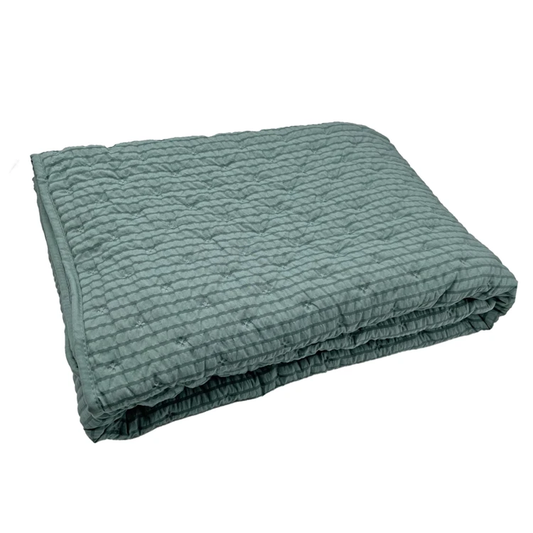 Edredon ou jeté de lit matelassé microfibre