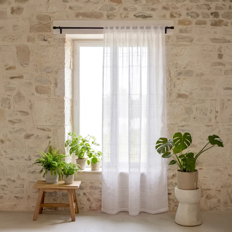 Tenda filtrante con strisce traforate