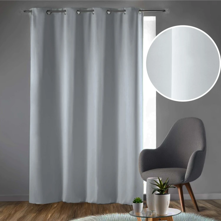 Rideau occultant uni à oeillets