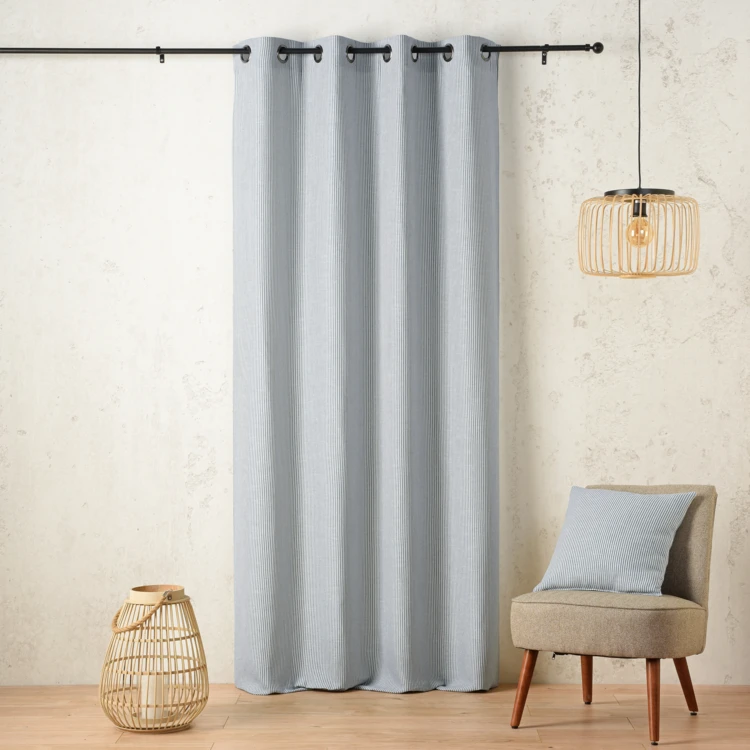 Tenda schermata con occhielli a righe