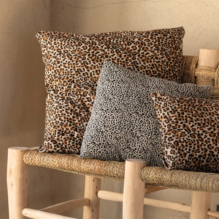 Tissu jacquard ameublement  motif panthère