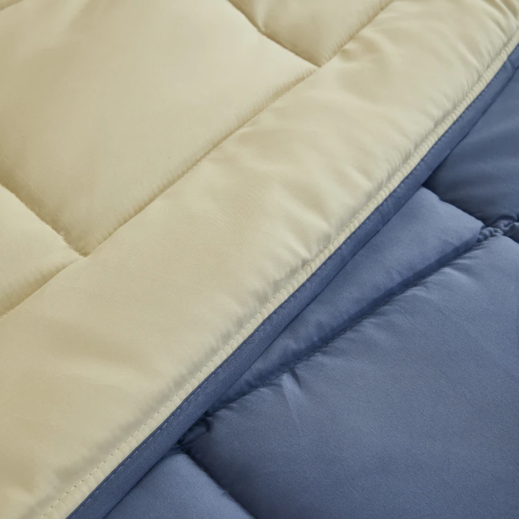 Couette chaude microfibre bicolore 400 gr/m2