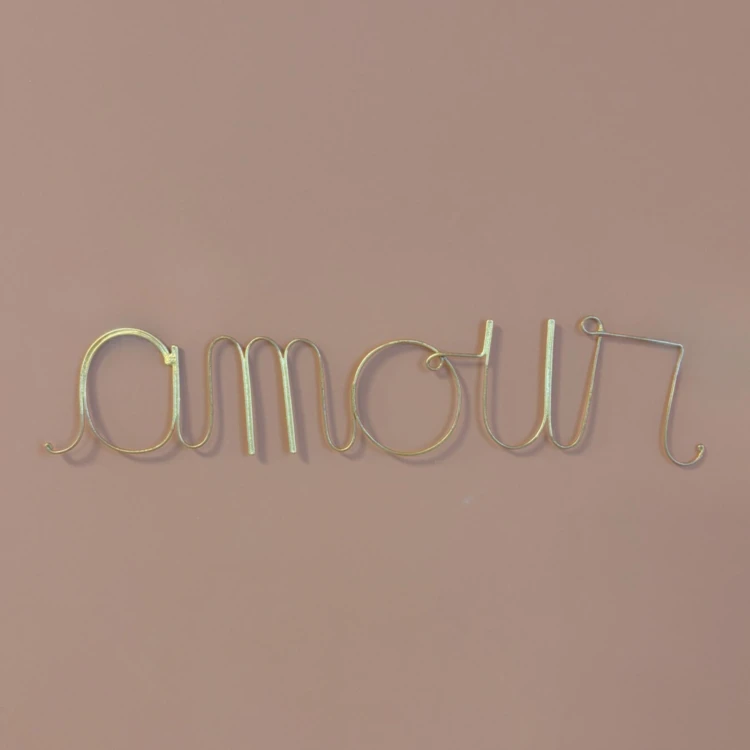 Mot fil de laiton doré "AMOUR"