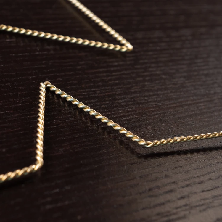 Déco murale étoile fil laiton torsadé