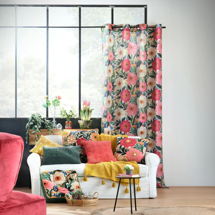 Coussin motif floral coloré