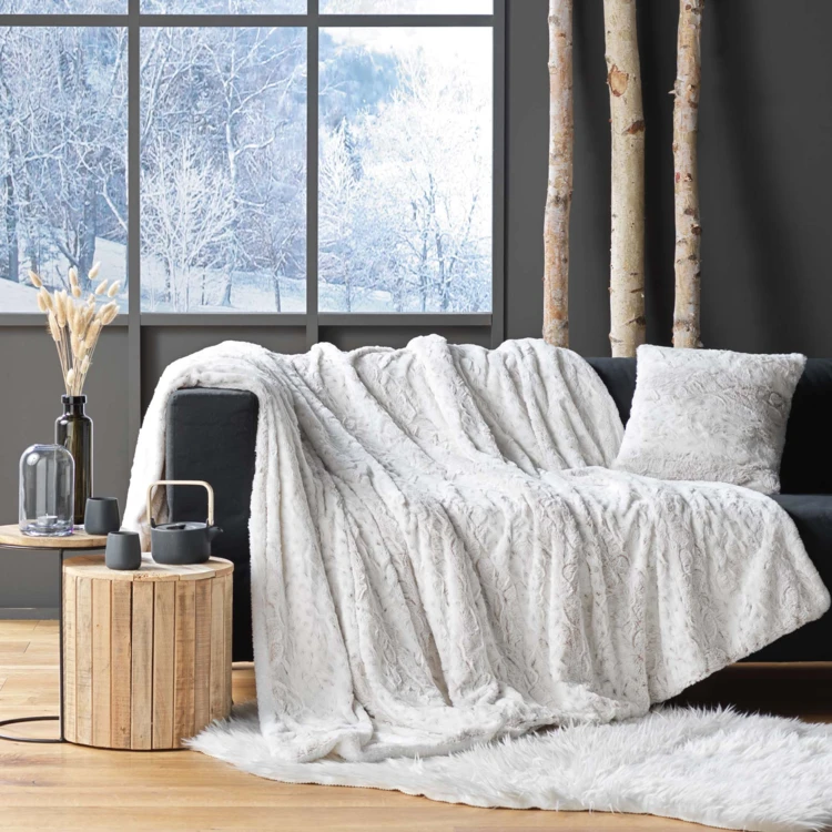 Coussin imitation fourrure