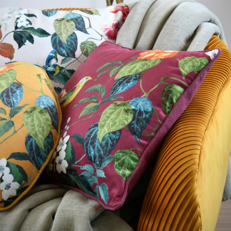 Coussin décoratif motif oiseau et feuillage