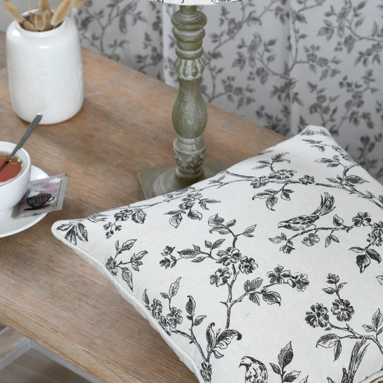 Coussin décoratif imprimé floral