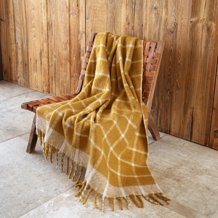 Geruite plaid met mohair-look en franjes