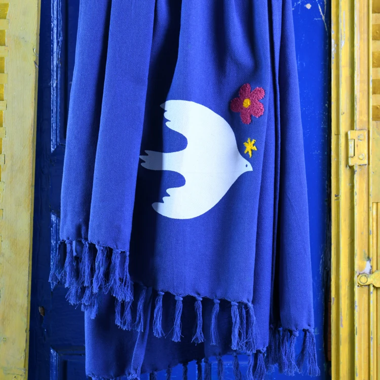 Fouta polycoton légère avec motif oiseau et franges
