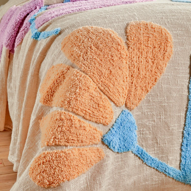 Dessus de lit en coton à motif floral tufté