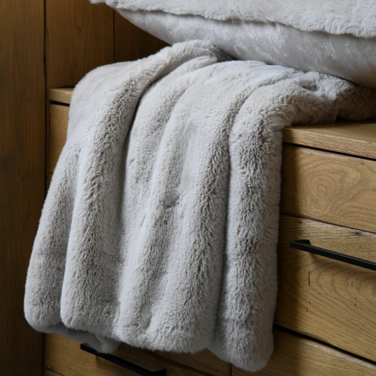 Plaid en fausse fourrure ultra moelleux