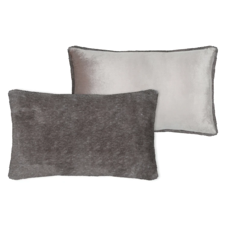 Coussin en fausse fourrure ultra douce