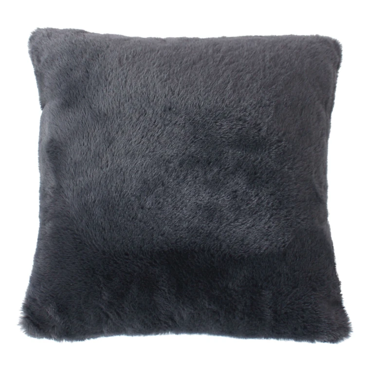 Coussin décoratif effet fourrure toucher ultra doux