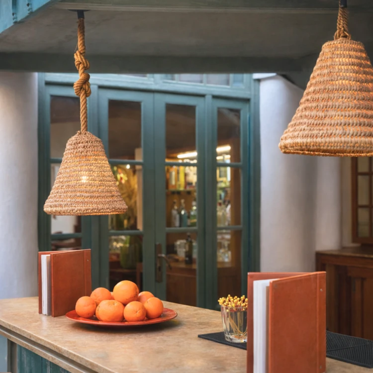 Paralume a cono con foglie di palma