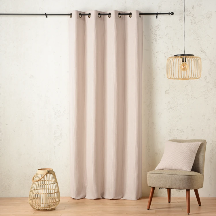 Tenda schermata con occhielli a righe